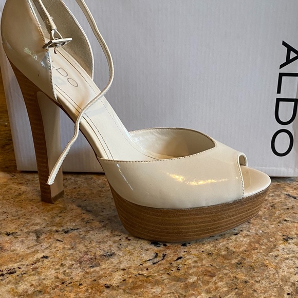 Shoes - Picture 1 of 8